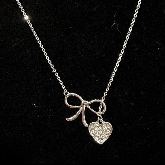 Swarovski element crystal bow and heart necklace NWOT - Picture 1 of 5